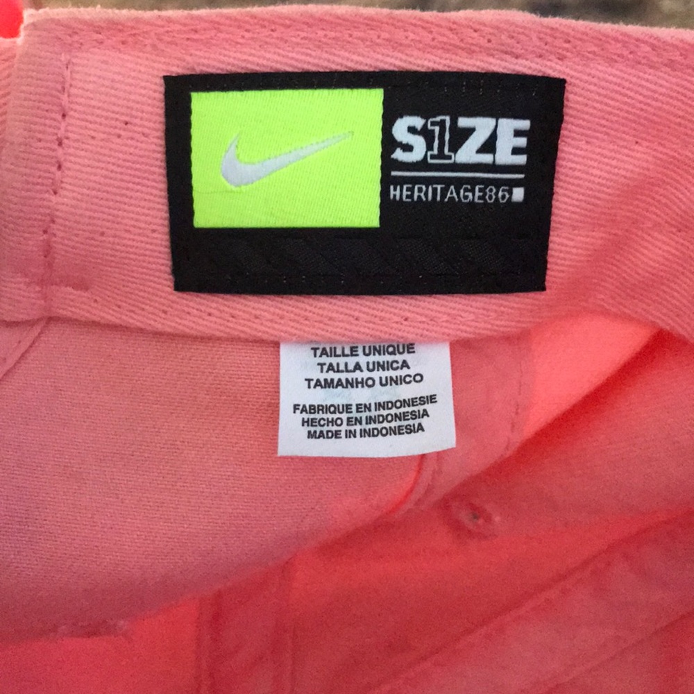 Nike hat - Picture 2 of 3